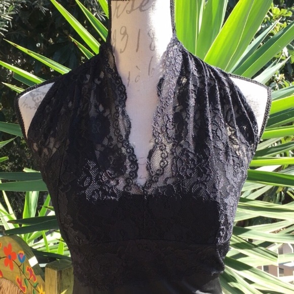 New! Sexy Black Lace Halter Top - Picture 3 of 6